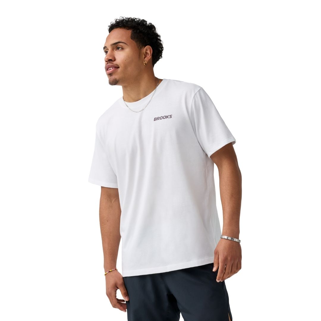 Brooks Graphic Short Sleeve Bekleidung Herren weiß S