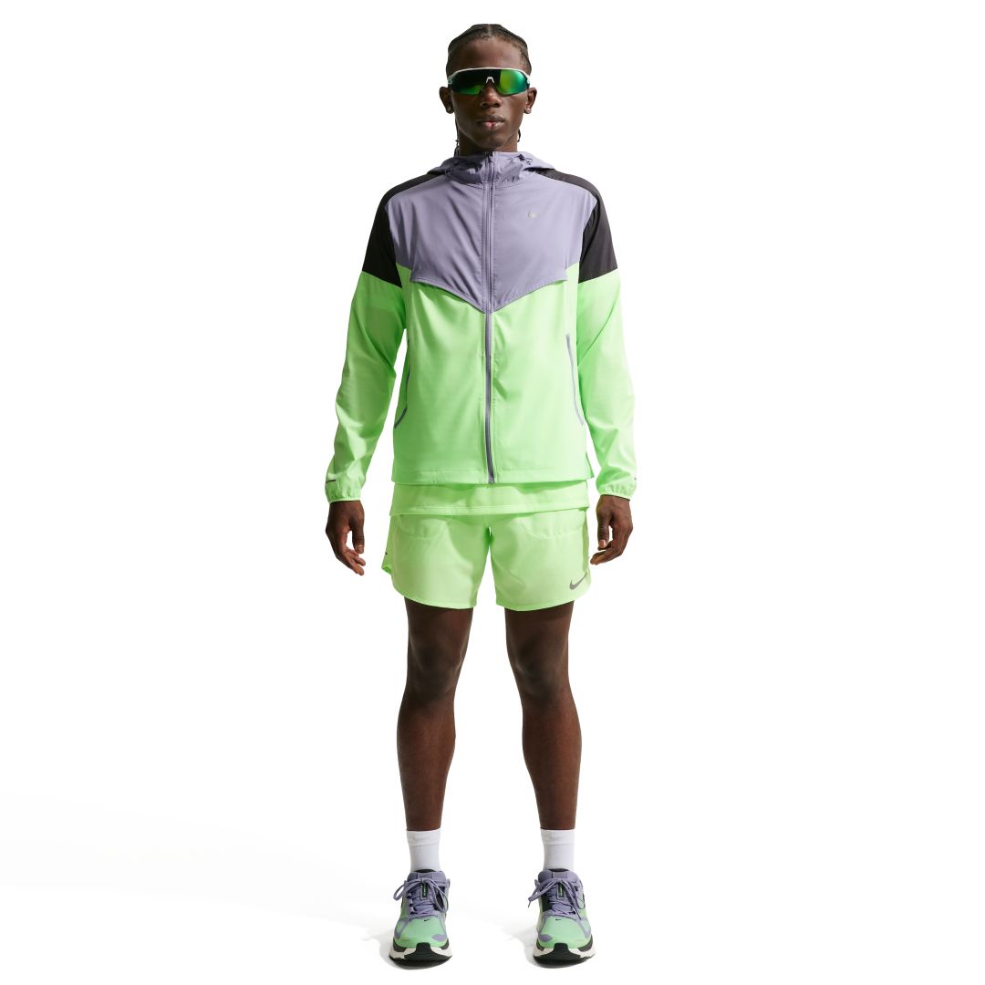Nike Stride Dri-Fit 2-in-1 7-Inch Shorts Bekleidung Herren grün S