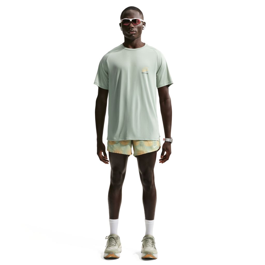 Nike Stride Short Sleeve Top Bekleidung Herren beige L
